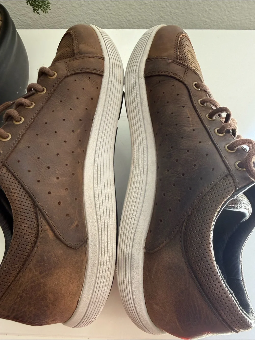 Altra cayd 990 men size 7 Brown Low-Top Perforated Leather Sneakers